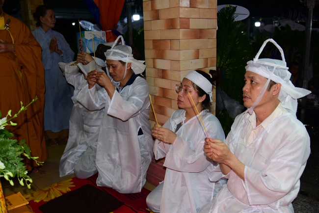 The rite praying for rebirth in Hoc Mon District