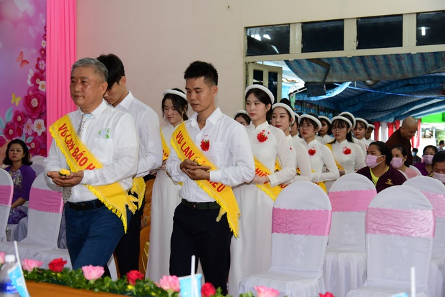 Ullambana Ceremony expressing gratitude to the parents, customers and employees of Trang Nguyen Company