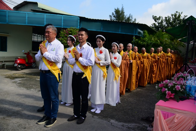 Ullambana Ceremony expressing gratitude to the parents, customers and employees of Trang Nguyen Company