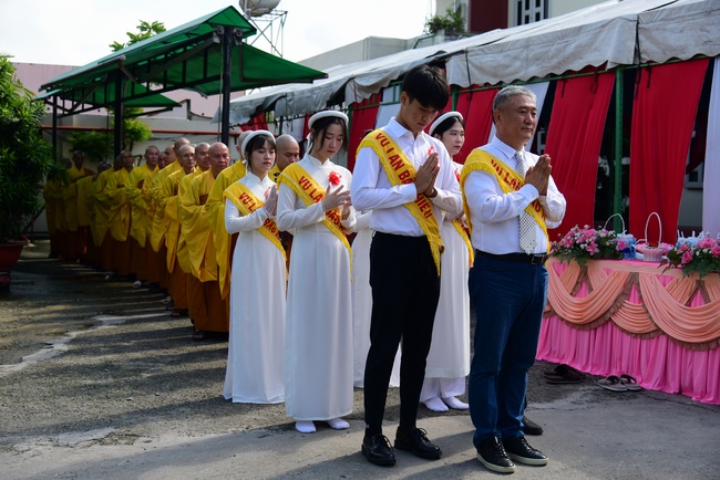 Ullambana Ceremony expressing gratitude to the parents, customers and employees of Trang Nguyen Company