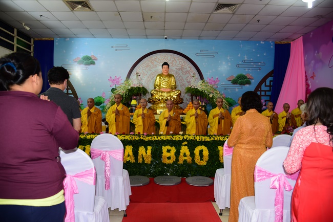 Ullambana Ceremony expressing gratitude to the parents, customers and employees of Trang Nguyen Company