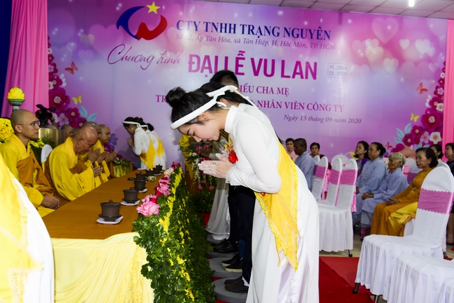 Ullambana Ceremony expressing gratitude to the parents, customers and employees of Trang Nguyen Company