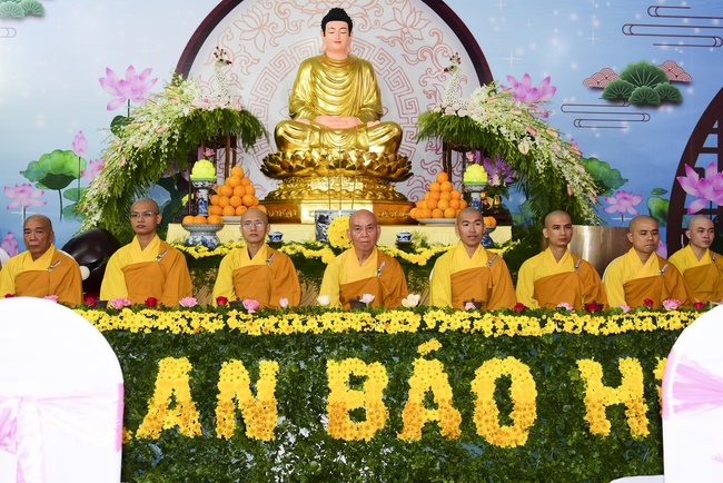 Ullambana Ceremony expressing gratitude to the parents, customers and employees of Trang Nguyen Company