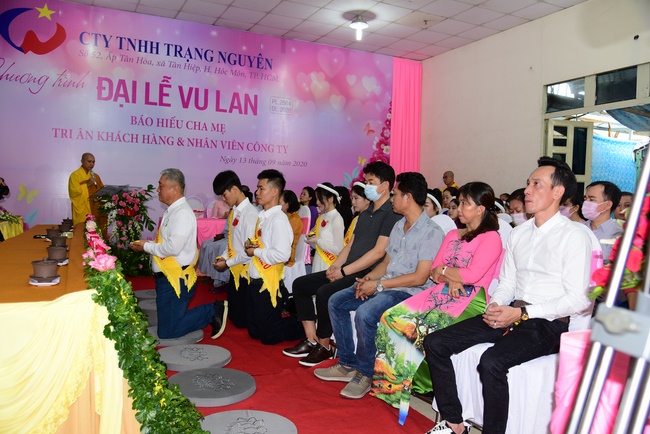 Ullambana Ceremony expressing gratitude to the parents, customers and employees of Trang Nguyen Company