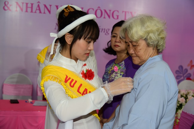 Ullambana Ceremony expressing gratitude to the parents, customers and employees of Trang Nguyen Company