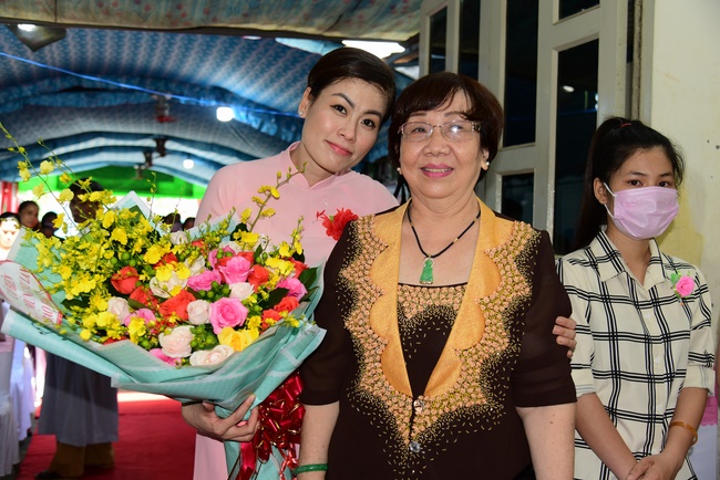 Ullambana Ceremony expressing gratitude to the parents, customers and employees of Trang Nguyen Company