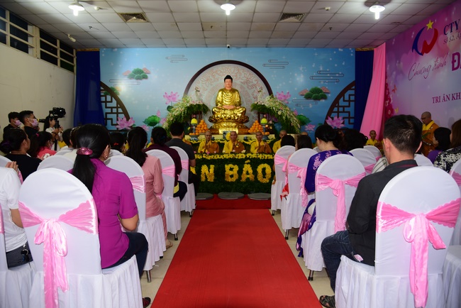 Ullambana Ceremony expressing gratitude to the parents, customers and employees of Trang Nguyen Company