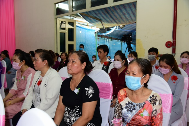 Ullambana Ceremony expressing gratitude to the parents, customers and employees of Trang Nguyen Company
