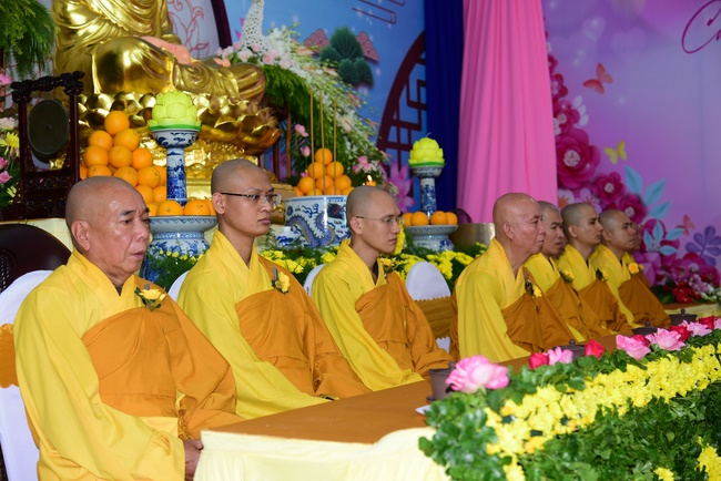 Ullambana Ceremony expressing gratitude to the parents, customers and employees of Trang Nguyen Company