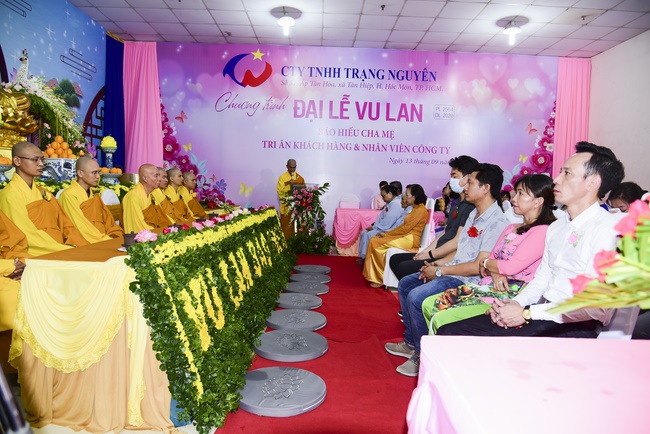 Ullambana Ceremony expressing gratitude to the parents, customers and employees of Trang Nguyen Company