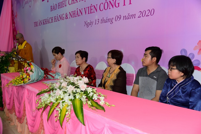 Ullambana Ceremony expressing gratitude to the parents, customers and employees of Trang Nguyen Company