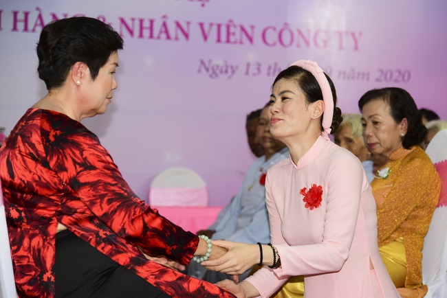 Ullambana Ceremony expressing gratitude to the parents, customers and employees of Trang Nguyen Company