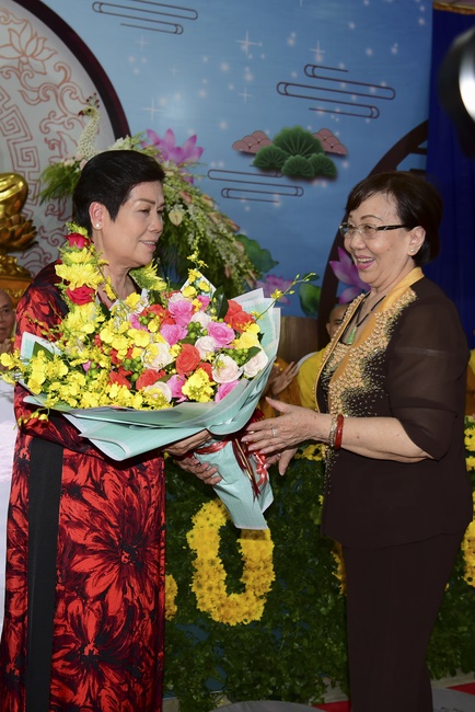 Ullambana Ceremony expressing gratitude to the parents, customers and employees of Trang Nguyen Company