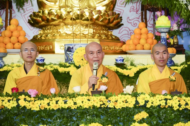 Ullambana Ceremony expressing gratitude to the parents, customers and employees of Trang Nguyen Company