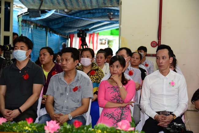 Ullambana Ceremony expressing gratitude to the parents, customers and employees of Trang Nguyen Company