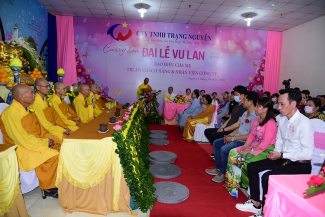 Ullambana Ceremony expressing gratitude to the parents, customers and employees of Trang Nguyen Company