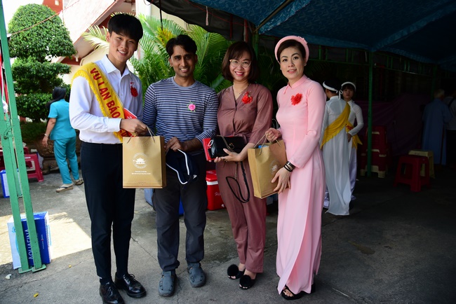 Ullambana Ceremony expressing gratitude to the parents, customers and employees of Trang Nguyen Company