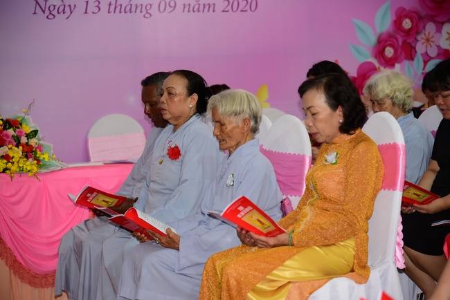 Ullambana Ceremony expressing gratitude to the parents, customers and employees of Trang Nguyen Company