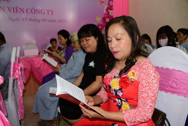 Ullambana Ceremony expressing gratitude to the parents, customers and employees of Trang Nguyen Company