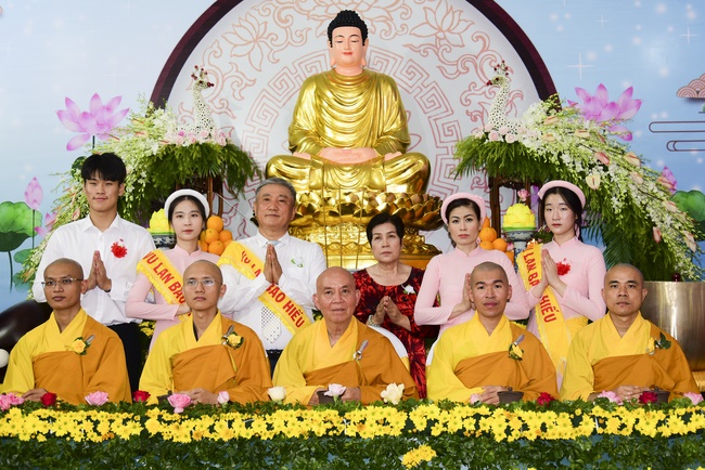 Ullambana Ceremony expressing gratitude to the parents, customers and employees of Trang Nguyen Company