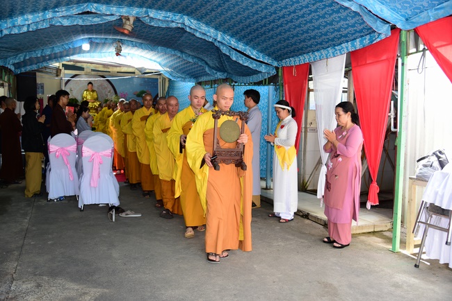 Ullambana Ceremony expressing gratitude to the parents, customers and employees of Trang Nguyen Company
