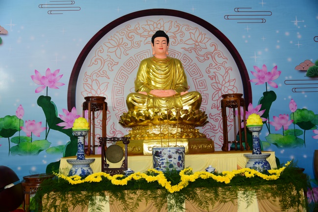 Ullambana Ceremony expressing gratitude to the parents, customers and employees of Trang Nguyen Company