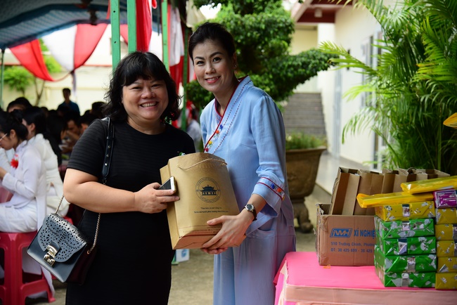 Ullambana Ceremony expressing gratitude to the parents, customers and employees of Trang Nguyen Company