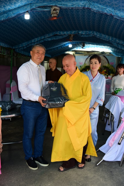 Ullambana Ceremony expressing gratitude to the parents, customers and employees of Trang Nguyen Company