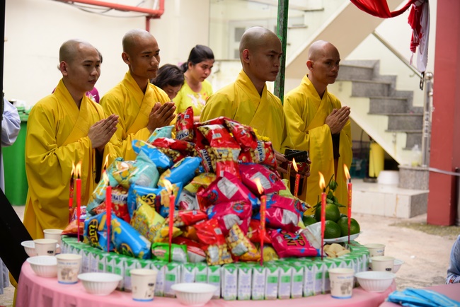 Ullambana Ceremony expressing gratitude to the parents, customers and employees of Trang Nguyen Company