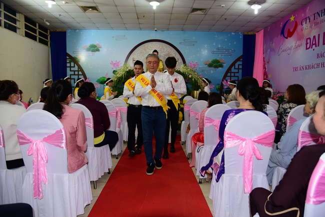 Ullambana Ceremony expressing gratitude to the parents, customers and employees of Trang Nguyen Company