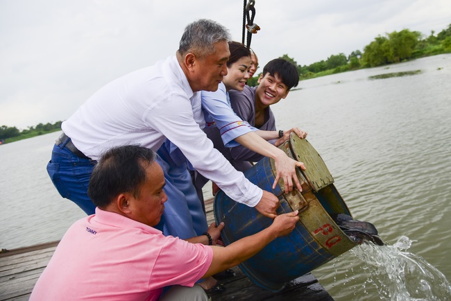 Freeing creatures at Ba Lua port in Cu Chi