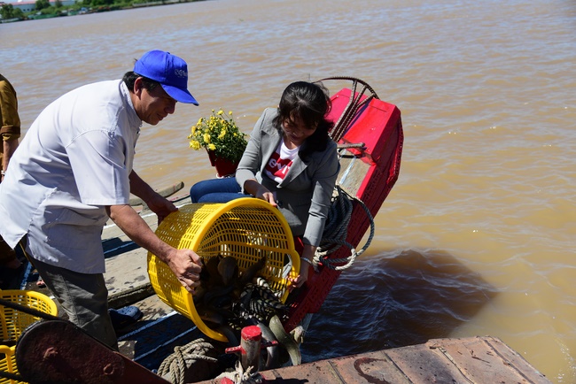 Freeing creatures on Co Bac ferry in Can Tho