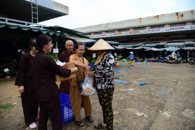 Giving lunch portions at Hoc Mon Wholesale Market and The rite praying for rebirth in Tay Ninh