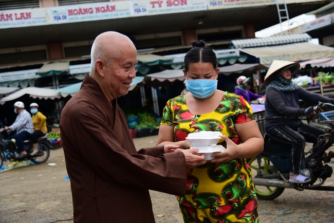 Giving lunch portions at Hoc Mon Wholesale Market and The rite praying for rebirth in Tay Ninh