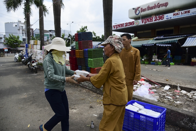 Giving lunch portions at Hoc Mon Wholesale Market and The rite praying for rebirth in Tay Ninh