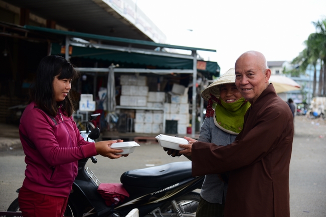 Giving lunch portions at Hoc Mon Wholesale Market and The rite praying for rebirth in Tay Ninh