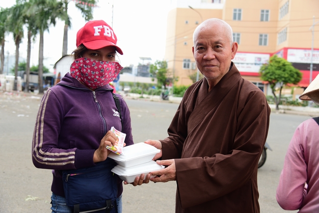 Giving lunch portions at Hoc Mon Wholesale Market and The rite praying for rebirth in Tay Ninh