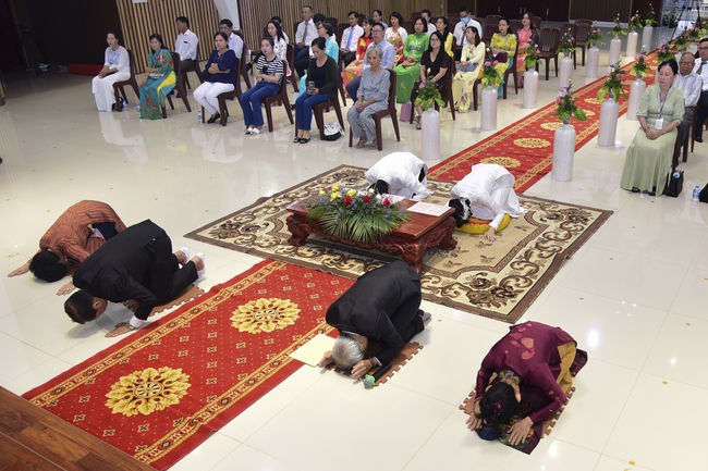 The Wedding Ceremony at the pagoda