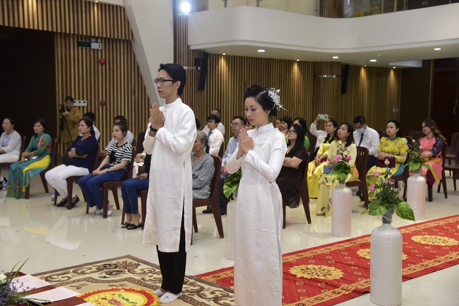 The Wedding Ceremony at the pagoda