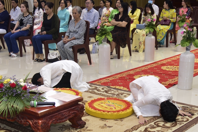 The Wedding Ceremony at the pagoda