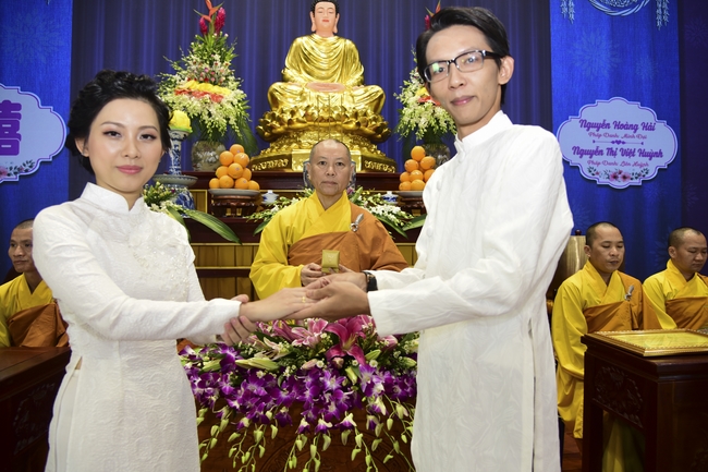 The Wedding Ceremony at the pagoda