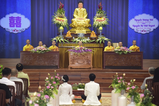The Wedding Ceremony at the pagoda