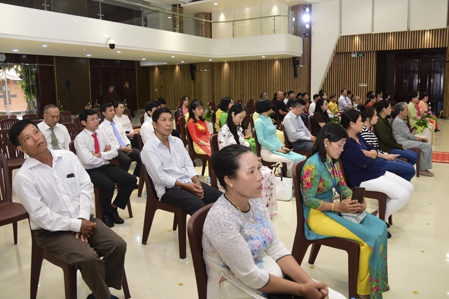 The Wedding Ceremony at the pagoda