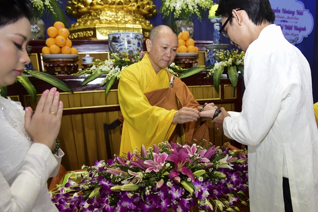 The Wedding Ceremony at the pagoda