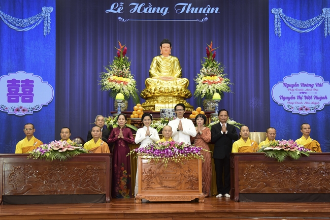 The Wedding Ceremony at the pagoda