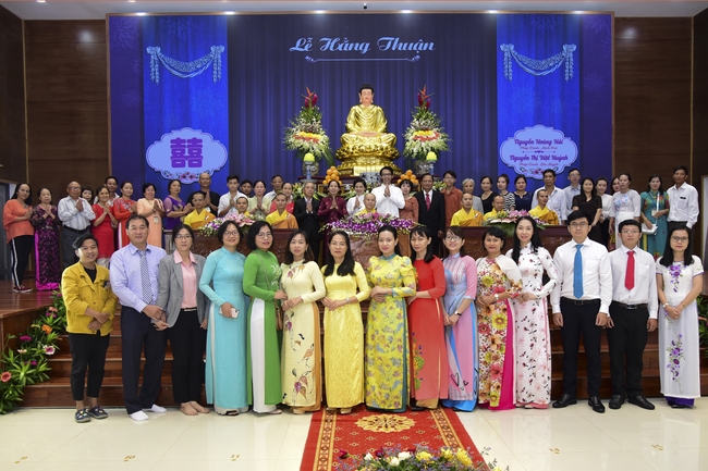 The Wedding Ceremony at the pagoda