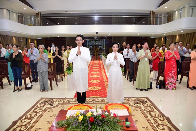The Wedding Ceremony at the pagoda