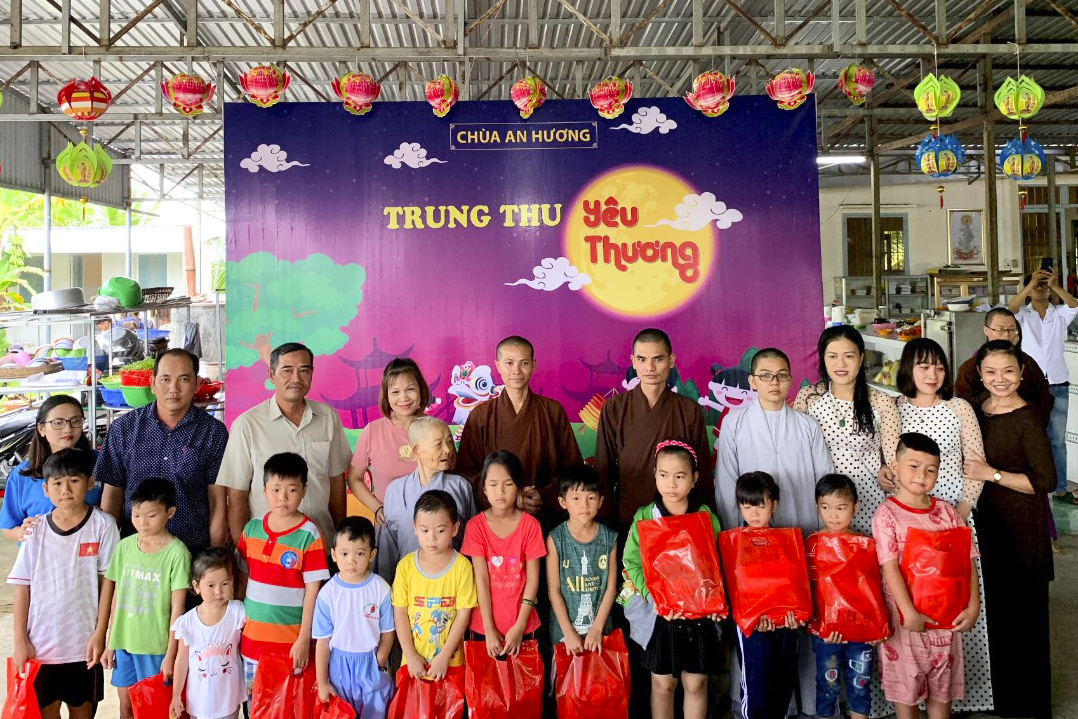 Trung thu yêu thương chùa An Hương, An Giang