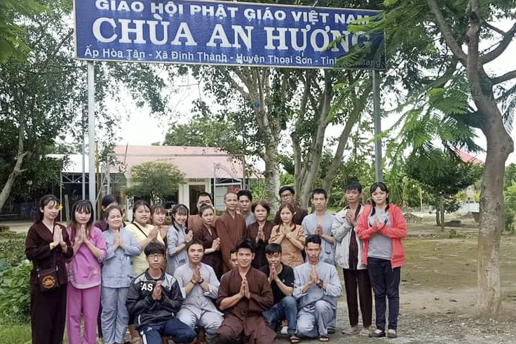 Trung thu yêu thương chùa An Hương, An Giang