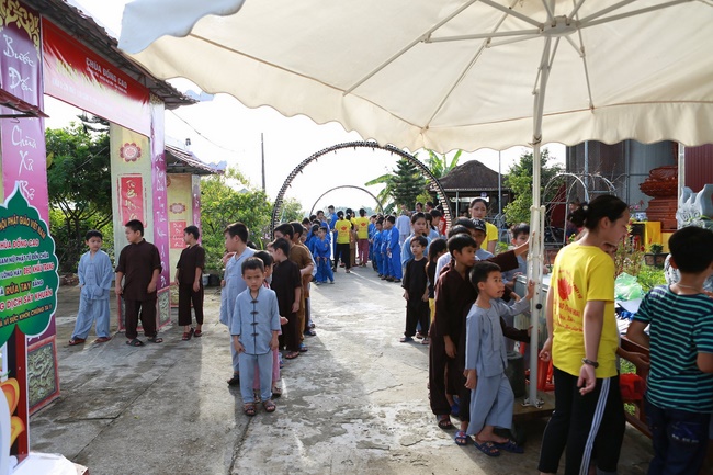 The retreat Sowing seeds lotus at Dong Cao Pagoda